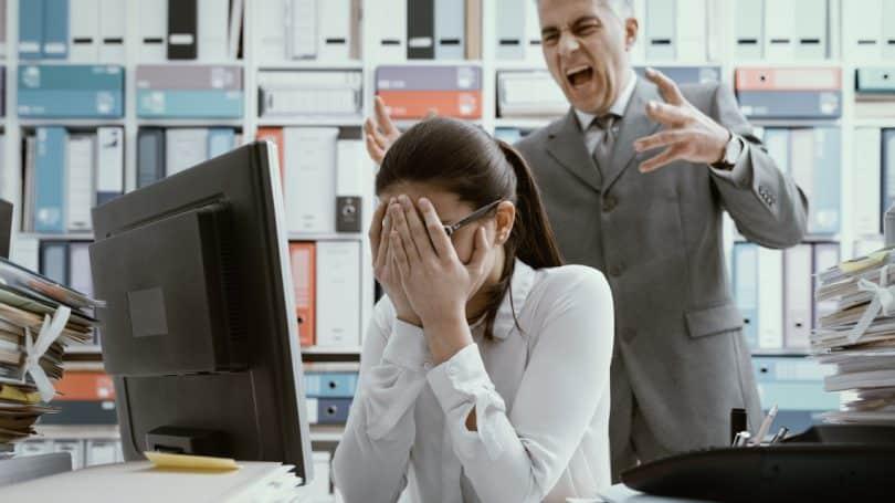 Assetjament laboral per part del cap: com detectar-lo i actuar